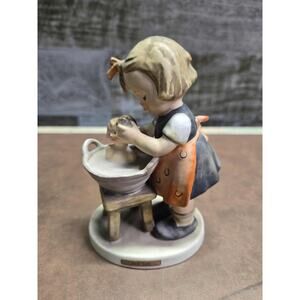 Authentic MI Hummel #319 Doll Bath TM#4 5"